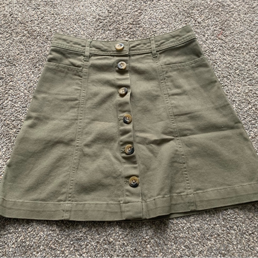 H&M olive green Button Down mini skirt xs
